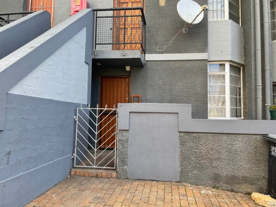 To Let 1 Bedroom Property for Rent in Zonnebloem Western Cape